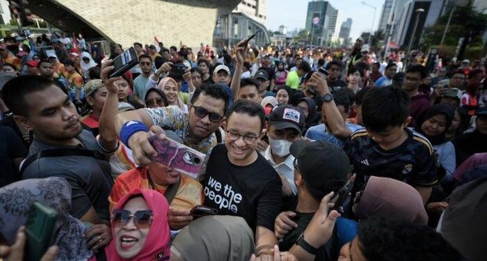 Jadi magnet di CFD Jakarta, Anies dikerubungi warga dengan antusias