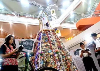 Koleksi perpustakaan jadi karya seni dalam Natal 2024