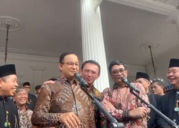 Anies Baswedan dan Ahok pamer keakraban di Balai Kota DKI
