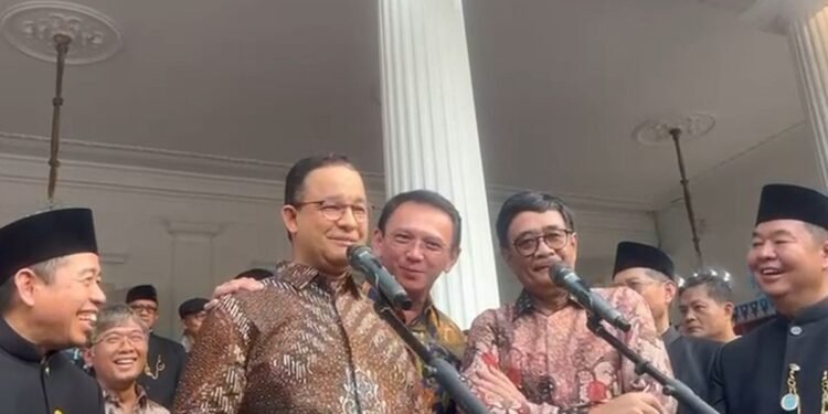 Anies Baswedan dan Ahok pamer keakraban di Balai Kota DKI