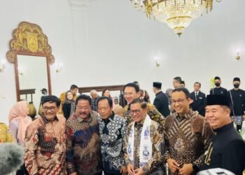 Anies posting foto bareng Ahok, genk Mulyono panik?