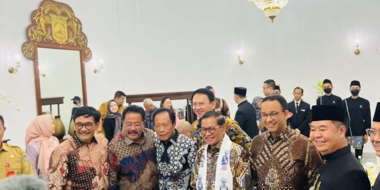 Anies posting foto bareng Ahok, genk Mulyono panik?