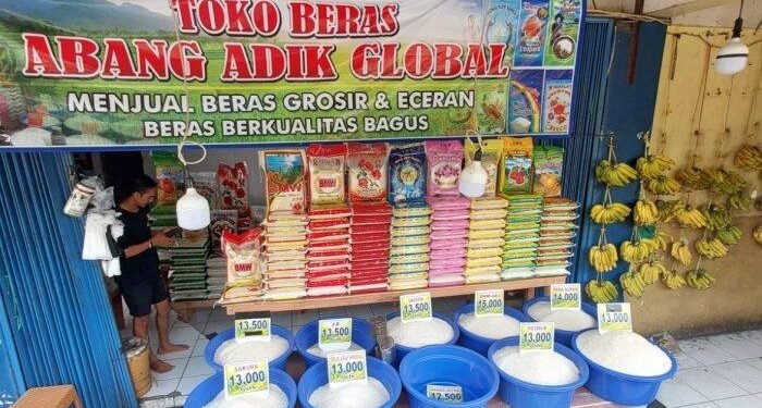 Kado di awal Tahun 2025: harga-harga naik, harga diri bangsa anjlok