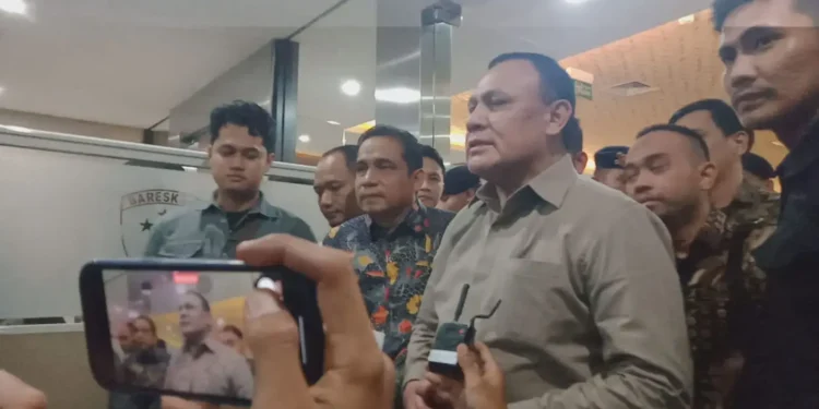 Setahun telah berlalu, Firli Bahuri masih bebas beerkeliaran