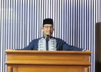 Anies bersyukur bisa kembali bersujud di masjid legendaris di Bintaro