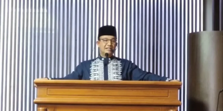 Anies bersyukur bisa kembali bersujud di masjid legendaris di Bintaro