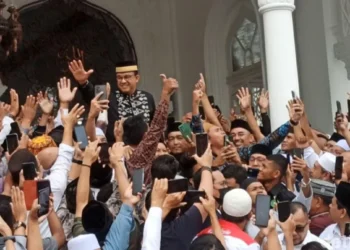 Melalui kajian di masjid Anies sebarkan energi positif