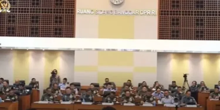 Rapat komisi I DPR di hotel mewah bukti klaim efisiensi hanya omon-omon belaka