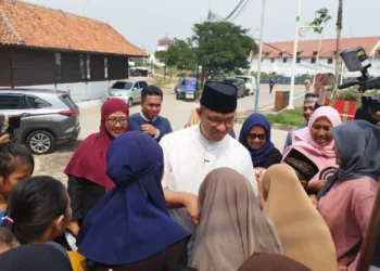 Warga kampung susun Akuarium terharu ketika Anies Baswedan disambut luar biasa di UGM dan ITB