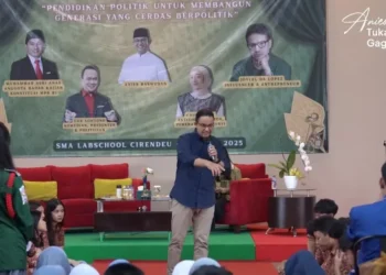 Anies  di labschool UNJ: perlukah anak muda belajar berdemokrasi?
