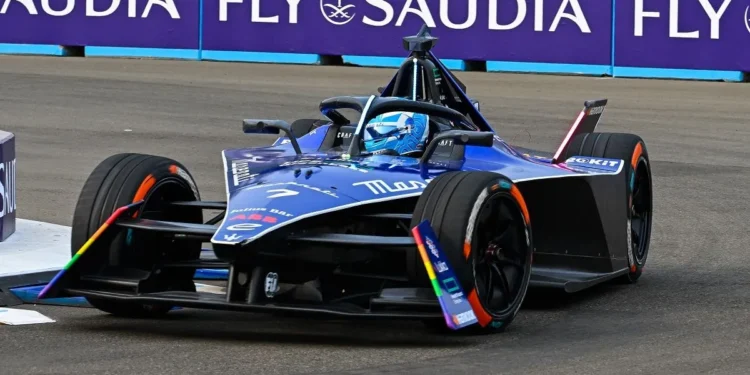 Balap mobil formula E akan diselenggarakan di tahun  2025