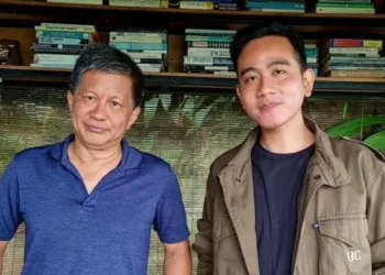 Pemakzulan Gibran, Rocky Gerung: pilih mundur atau ‘98?