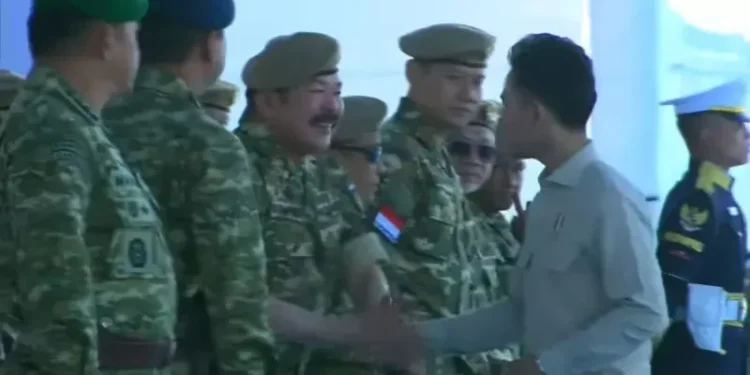 Gibran tak menyalam AHY dan Cak Imin, bentuk pelecehan?