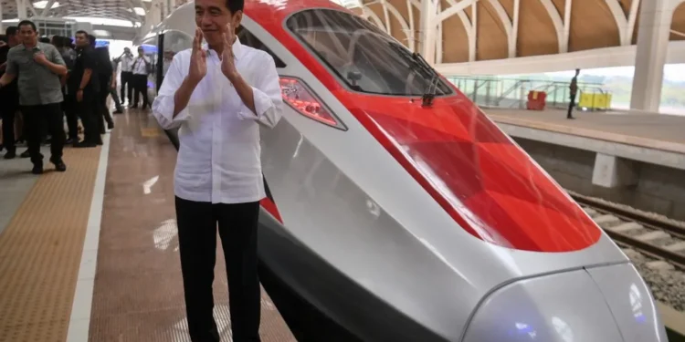 Woosh warisan Jokowi yang kini hanya jadi beban negara