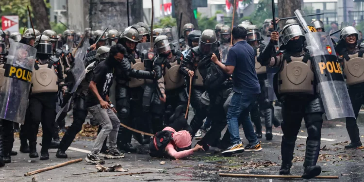 Affan tewas, polisi masih gunakan kekerasan dalam tangani aksi massa