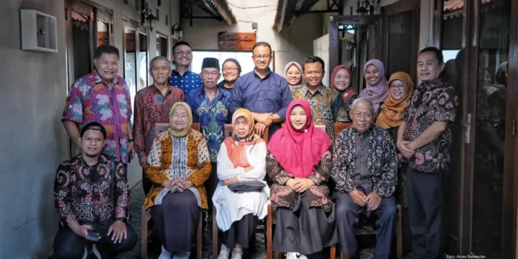 Anies Wakili ibunya, Prof. Aliyah, di Acara Pamitan Guru Besar UAD