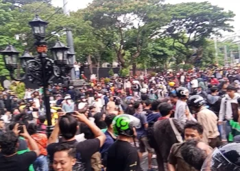 Demo ojol masif dan rusuh: imbas kemarahan rakyat hidup tercekik
