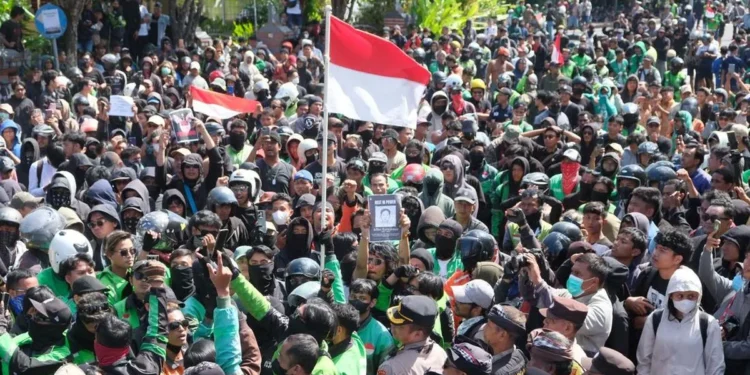 Pengamat: penuhi dua tuntutan, unjuk rasa rakyat akan berhenti