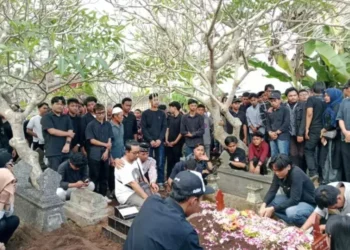 Ribuan doa mengiringi pemakaman Rheza Sendy di Yogyakarta