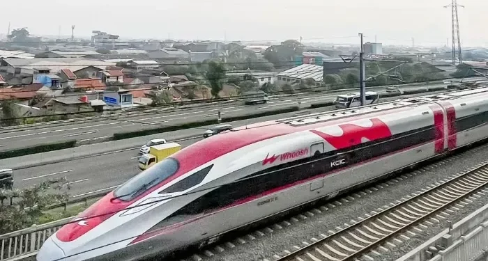 Menyingkap kontroversi kereta Cepat whoosh
