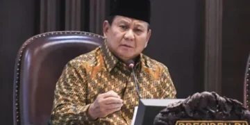 Saatnya evaluasi besar-besaran hak keuangan pejabat negara