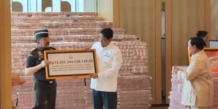 Serahkan uang sitaan, jaksa agung komit berantas korupsi