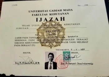 Setelah KPU tunjukkan ijazah Jokowi, kepalsuannya makin terang