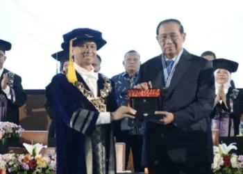 ITS anugrahkan penghargaan tertinggi kepada SBY