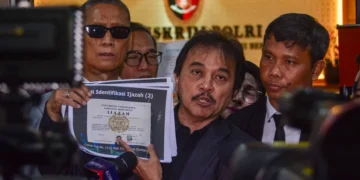 TSK Roy Suryo cs: polisi dikendalikan Jokowi?