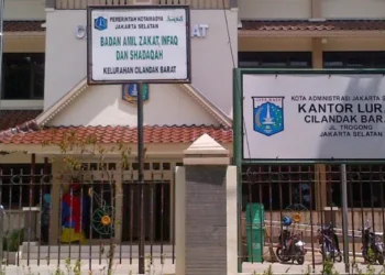 Usai tugas, lurah Cilandak Barat berpamitan dengan Anies